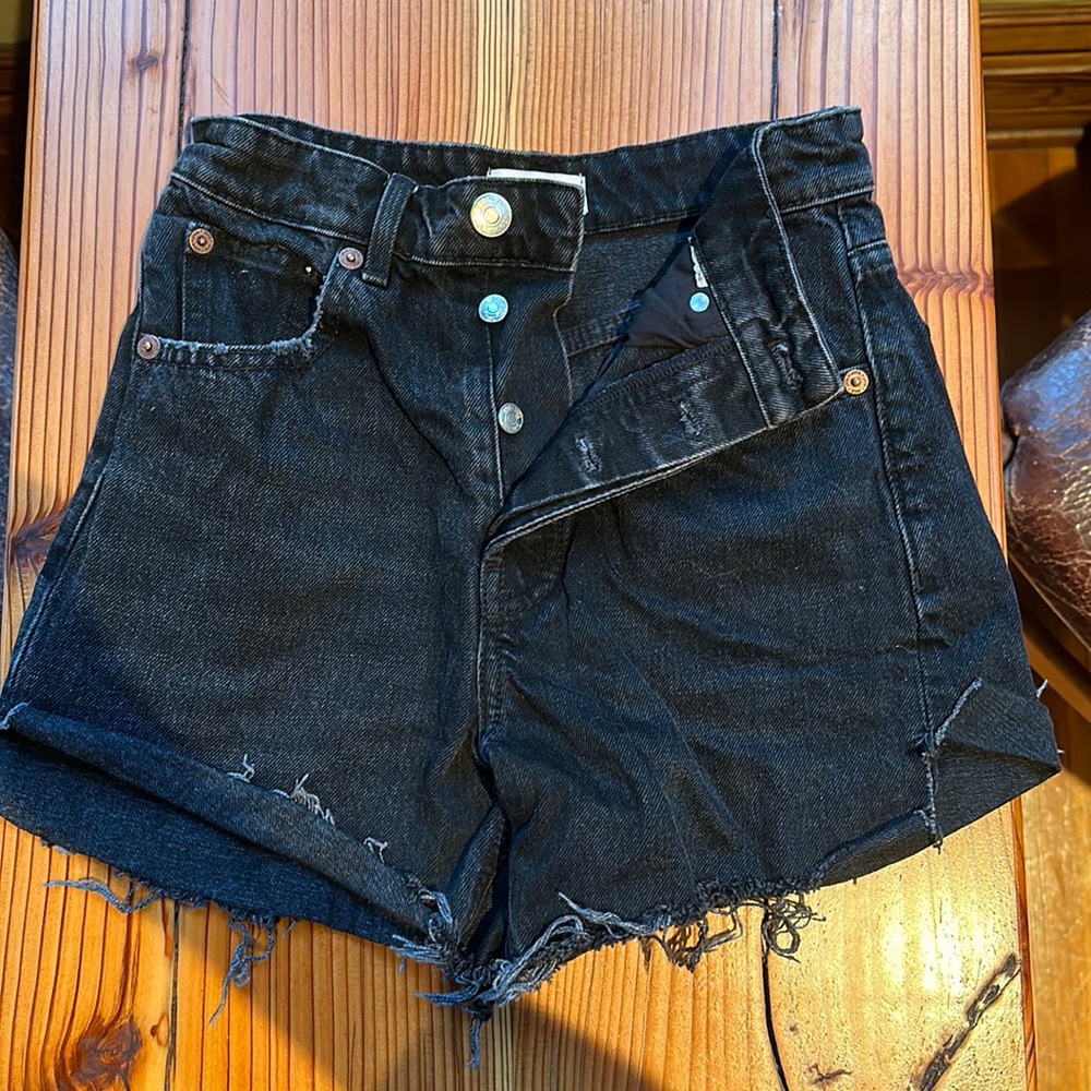 Zara : Black wash Denim Jean shorts